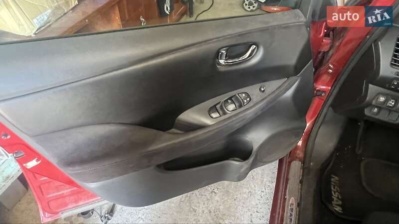 Хэтчбек Nissan Leaf 2013 в Черкассах