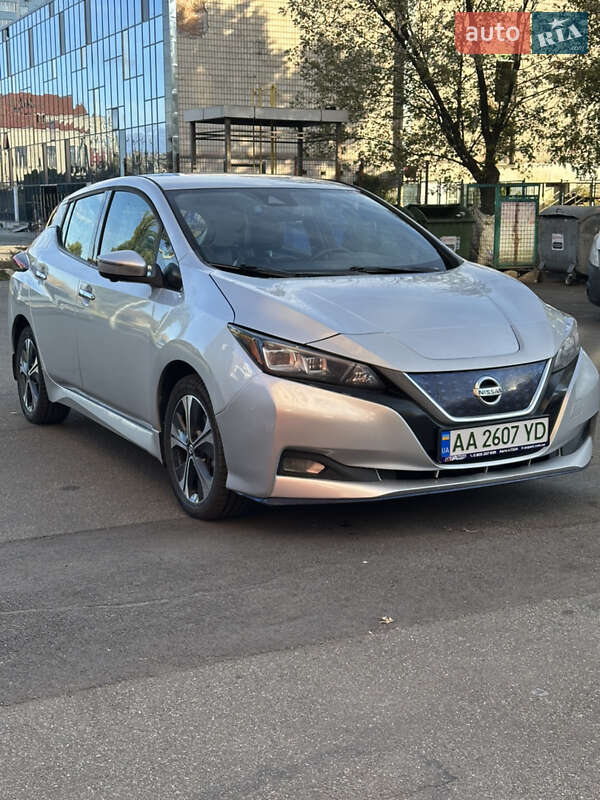 Хетчбек Nissan Leaf 2020 в Києві