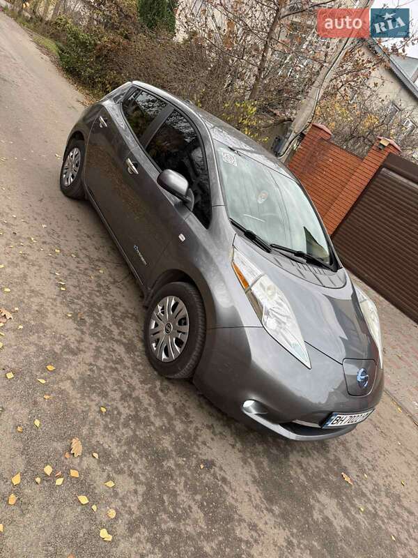 Хэтчбек Nissan Leaf 2015 в Одессе