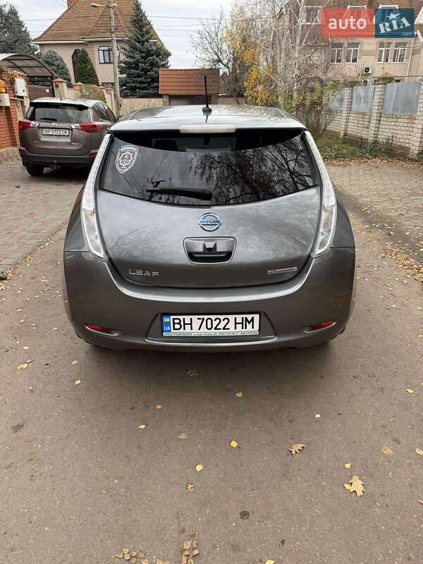 Хэтчбек Nissan Leaf 2015 в Одессе