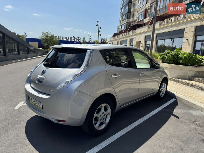 Хетчбек Nissan Leaf 2011 в Умані фото 4 Хетчбек Nissan Leaf 2011 в Умані