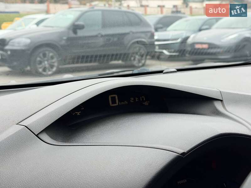 Хэтчбек Nissan Leaf 2016 в Кривом Роге