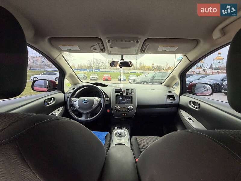 Хэтчбек Nissan Leaf 2016 в Кривом Роге