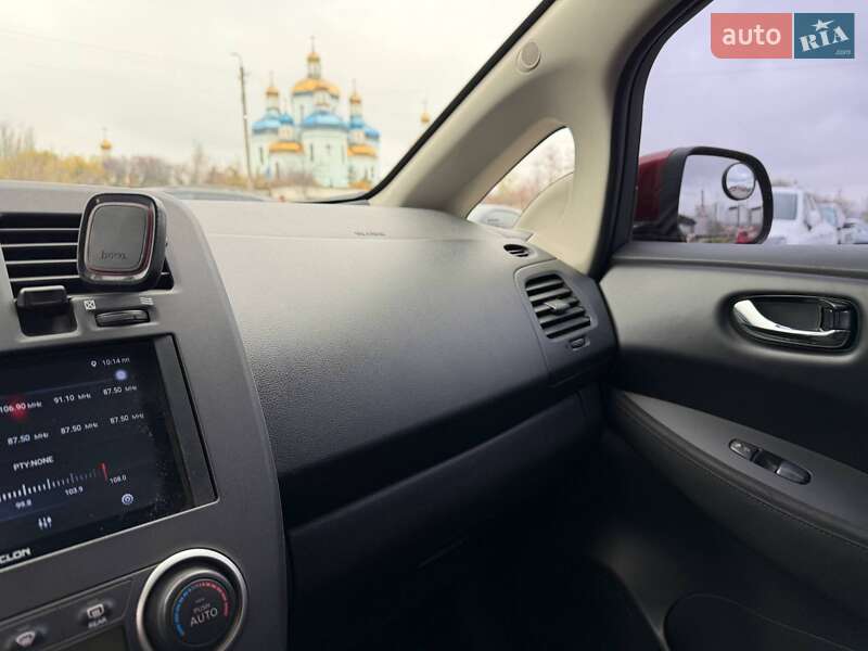 Хэтчбек Nissan Leaf 2016 в Кривом Роге