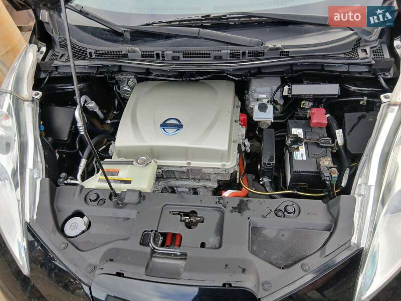 Хетчбек Nissan Leaf 2015 в Житомирі фото 11 Хетчбек Nissan Leaf 2015 в Житомирі