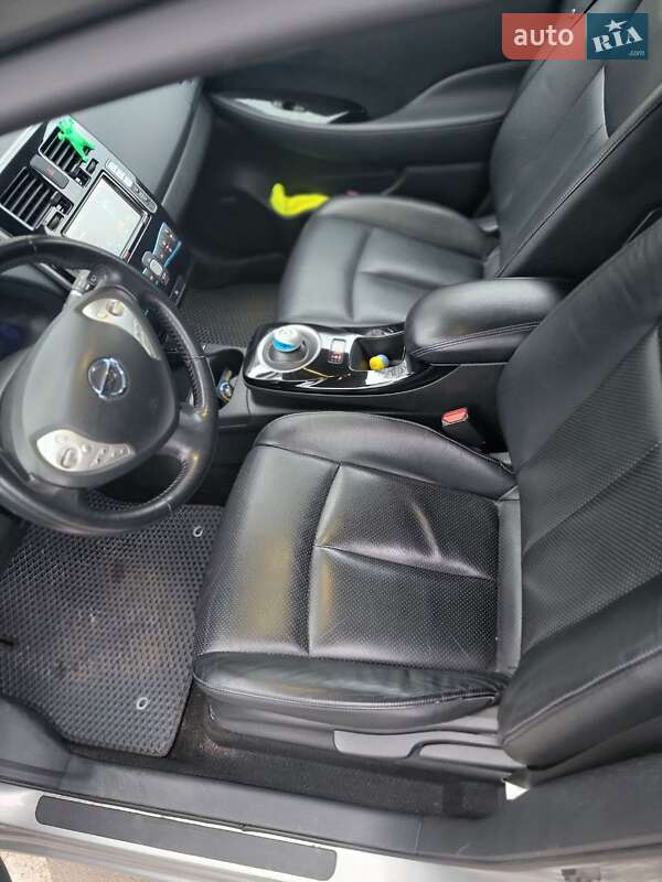 Хэтчбек Nissan Leaf 2014 в Павлограде