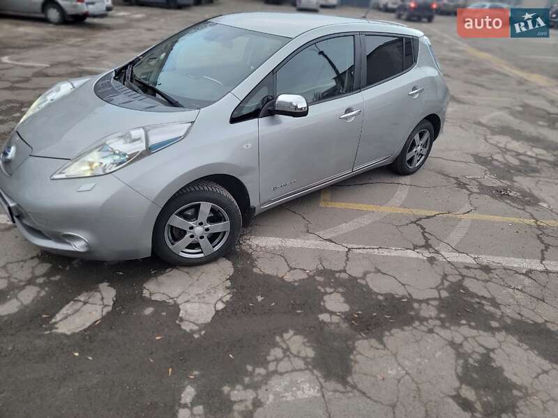 Хэтчбек Nissan Leaf 2014 в Павлограде