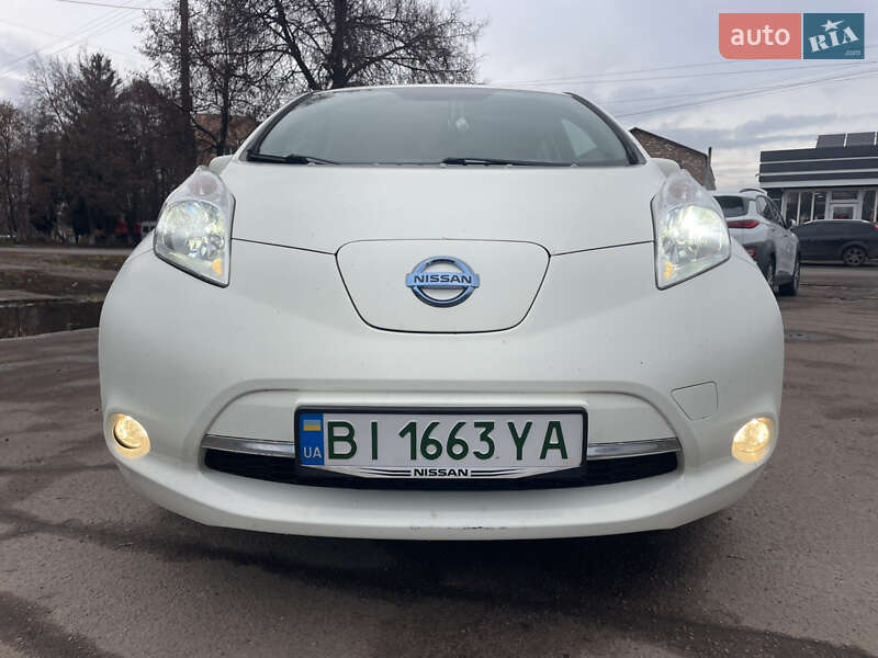 Хэтчбек Nissan Leaf 2016 в Бахмаче