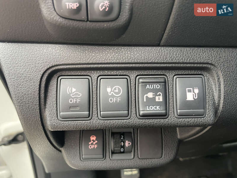 Хэтчбек Nissan Leaf 2016 в Бахмаче