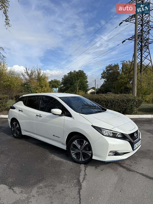 Хэтчбек Nissan Leaf 2019 в Каменском