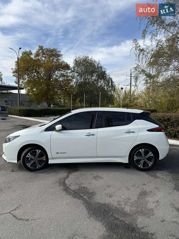 Хэтчбек Nissan Leaf 2019 в Каменском