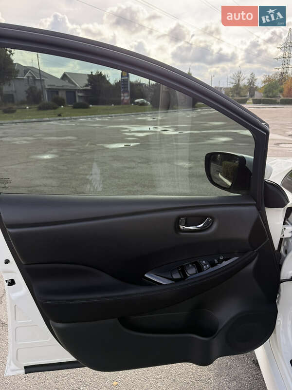 Хэтчбек Nissan Leaf 2019 в Каменском