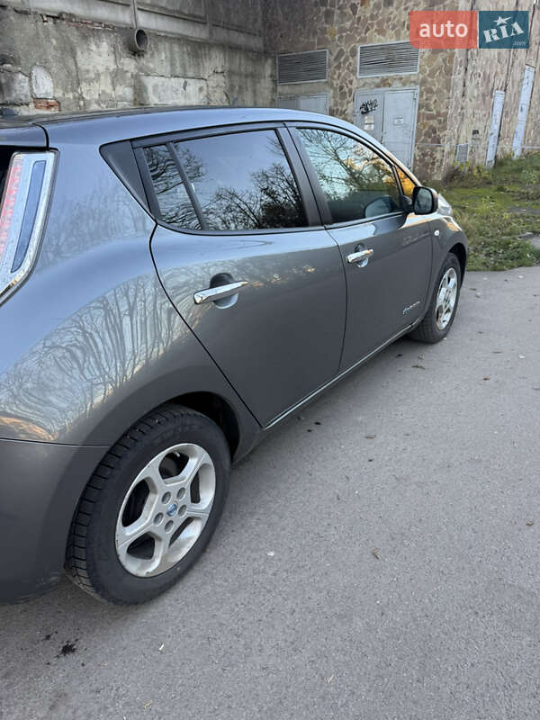 Хэтчбек Nissan Leaf 2014 в Ровно