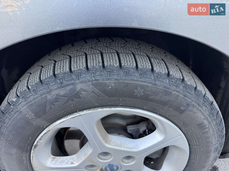 Хэтчбек Nissan Leaf 2014 в Ровно