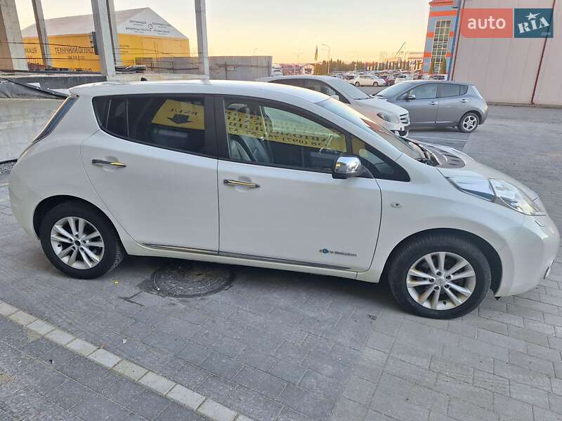 Хэтчбек Nissan Leaf 2014 в Городке фото 15 Хэтчбек Nissan Leaf 2014 в Городке