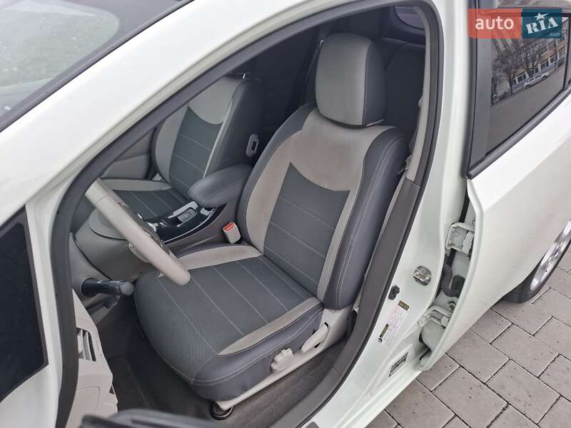 Хэтчбек Nissan Leaf 2012 в Черкассах