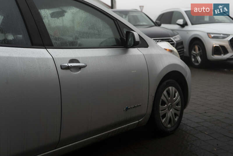 Хэтчбек Nissan Leaf 2015 в Ужгороде