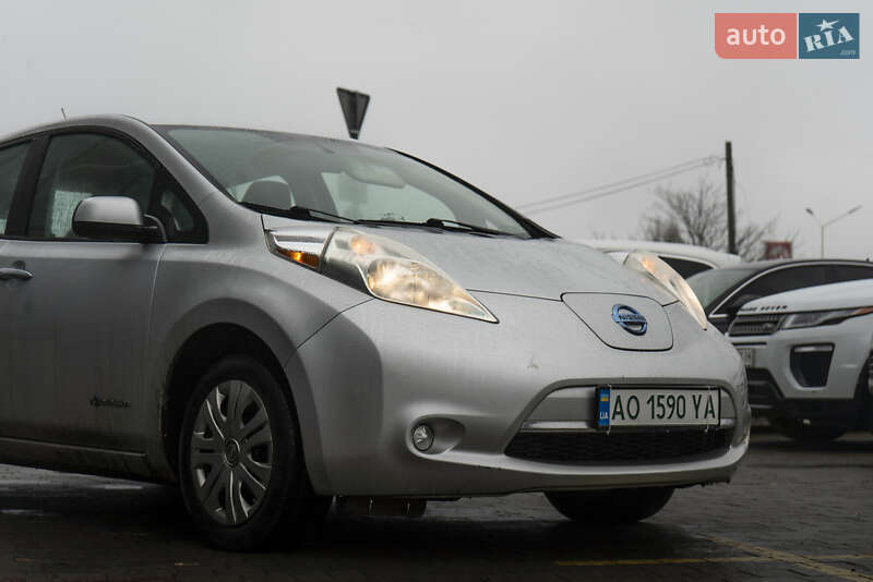 Хэтчбек Nissan Leaf 2015 в Ужгороде