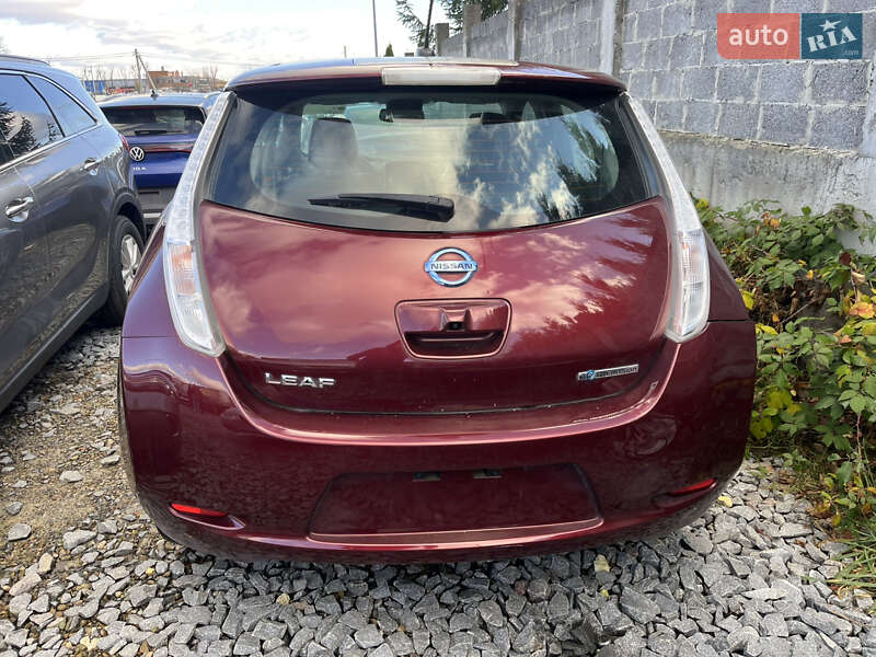 Хэтчбек Nissan Leaf 2015 в Львове