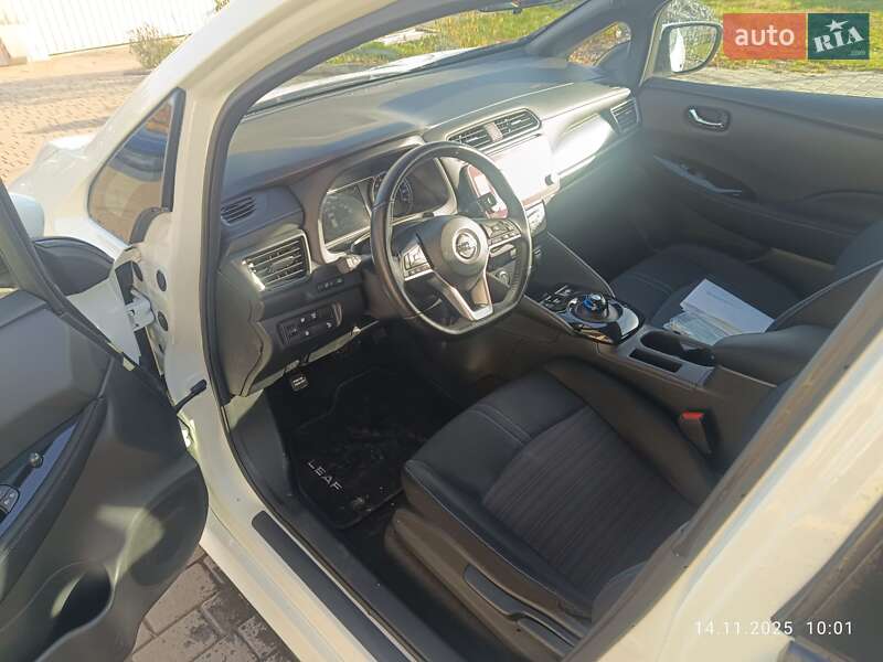 Хэтчбек Nissan Leaf 2019 в Городке фото 3 Хэтчбек Nissan Leaf 2019 в Городке