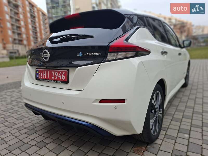 Хэтчбек Nissan Leaf 2020 в Черновцах