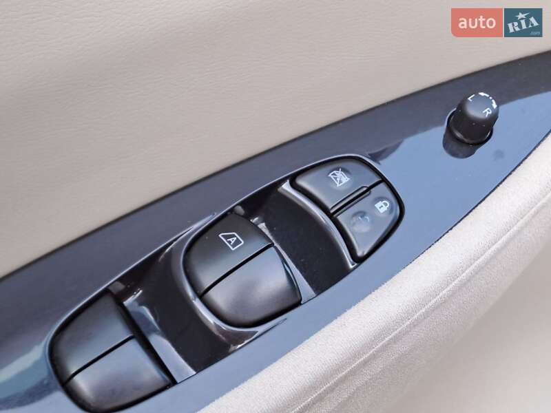 Хэтчбек Nissan Leaf 2011 в Одессе