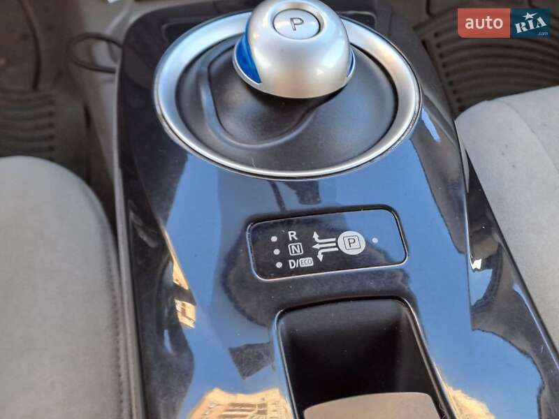 Хэтчбек Nissan Leaf 2011 в Одессе