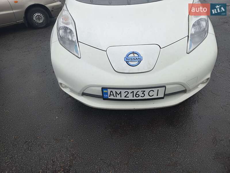 Хэтчбек Nissan Leaf 2015 в Житомире фото Хэтчбек Nissan Leaf 2015 в Житомире