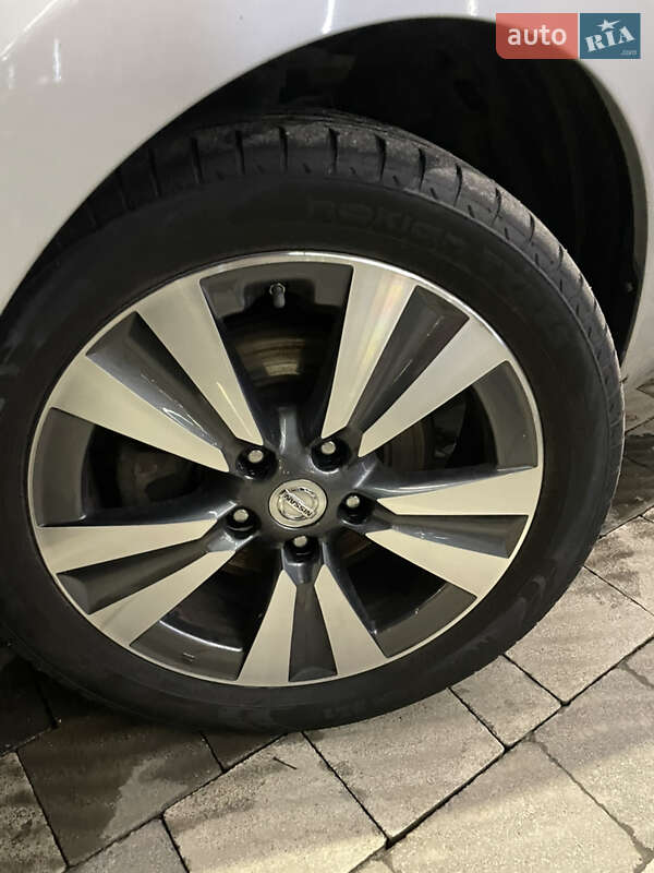 Хэтчбек Nissan Leaf 2014 в Ужгороде