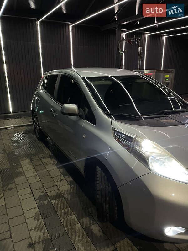 Хэтчбек Nissan Leaf 2014 в Ужгороде
