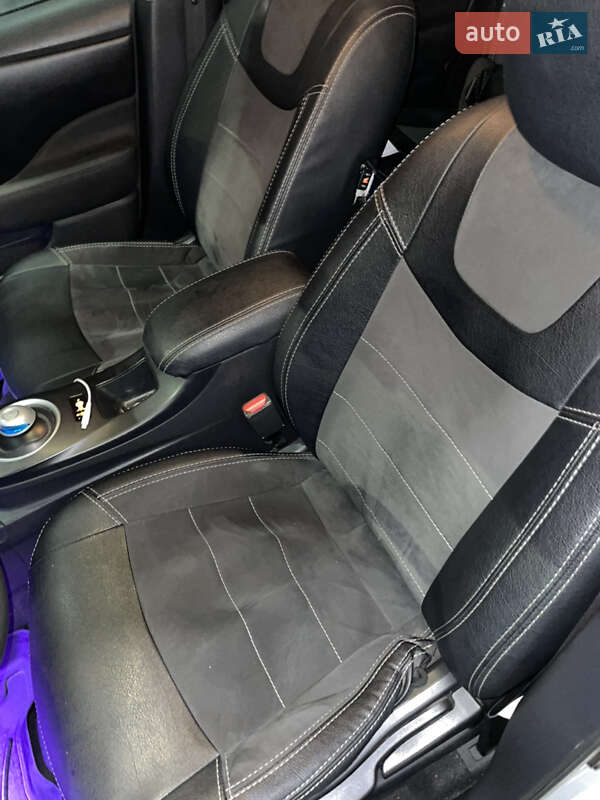 Хэтчбек Nissan Leaf 2014 в Ужгороде