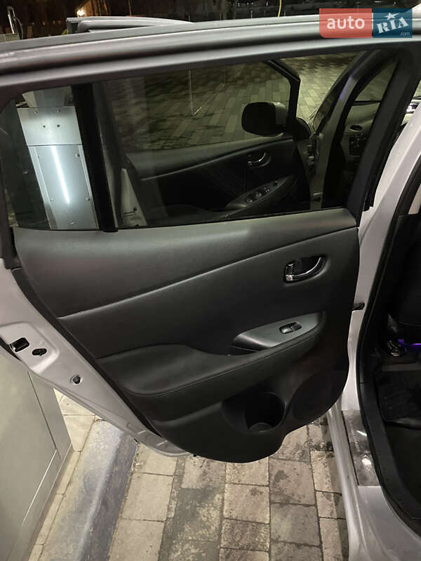 Хэтчбек Nissan Leaf 2014 в Ужгороде