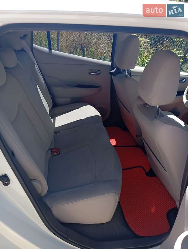 Хэтчбек Nissan Leaf 2012 в Ивано-Франковске