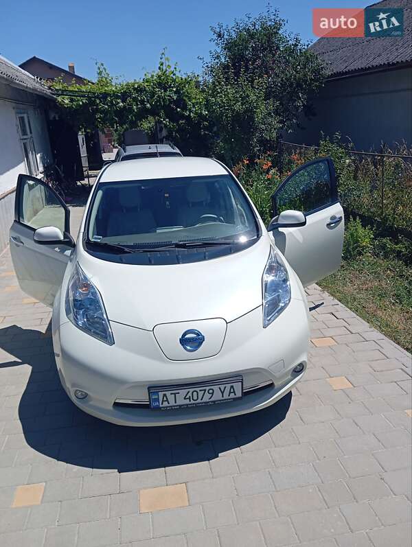 Хэтчбек Nissan Leaf 2012 в Ивано-Франковске