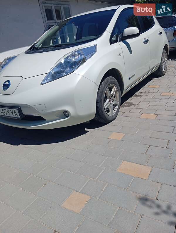 Хэтчбек Nissan Leaf 2012 в Ивано-Франковске