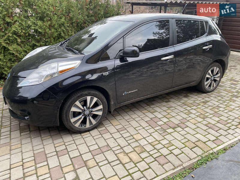 Хэтчбек Nissan Leaf 2015 в Кривом Роге