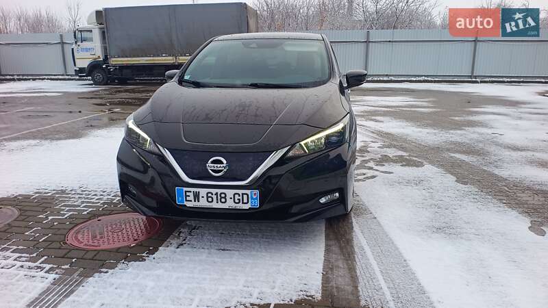 Хэтчбек Nissan Leaf 2018 в Дубно