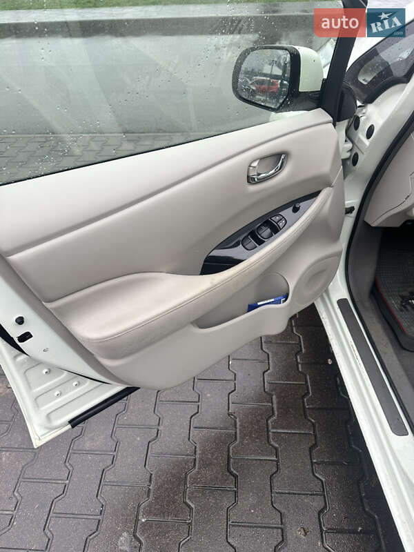 Хэтчбек Nissan Leaf 2012 в Капитановке