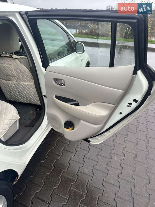 Хэтчбек Nissan Leaf 2012 в Капитановке