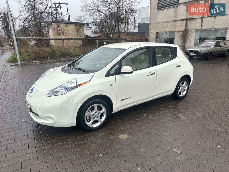 Хэтчбек Nissan Leaf 2012 в Капитановке