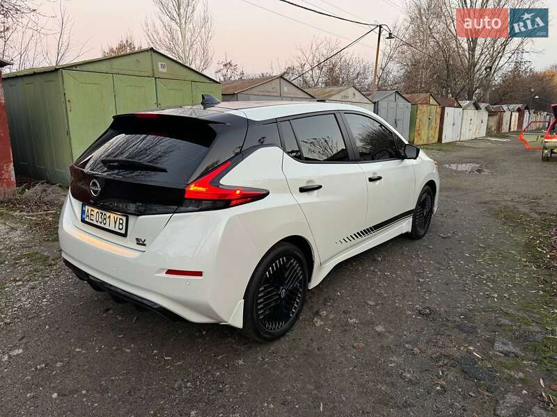 Хетчбек Nissan Leaf 2023 в Дніпрі