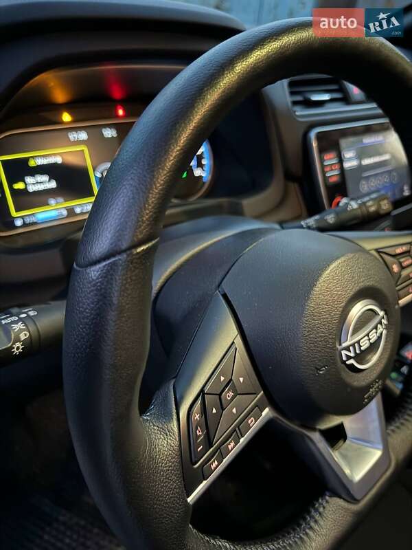 Хетчбек Nissan Leaf 2023 в Дніпрі