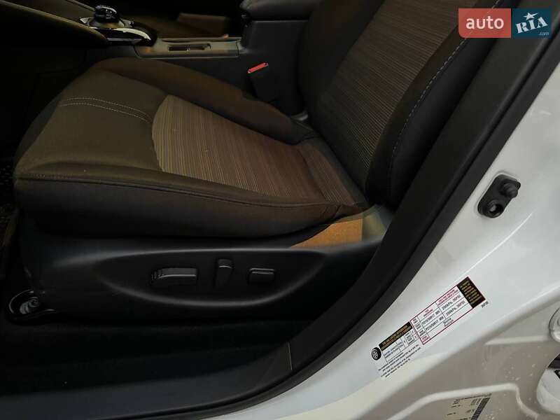 Хетчбек Nissan Leaf 2023 в Дніпрі