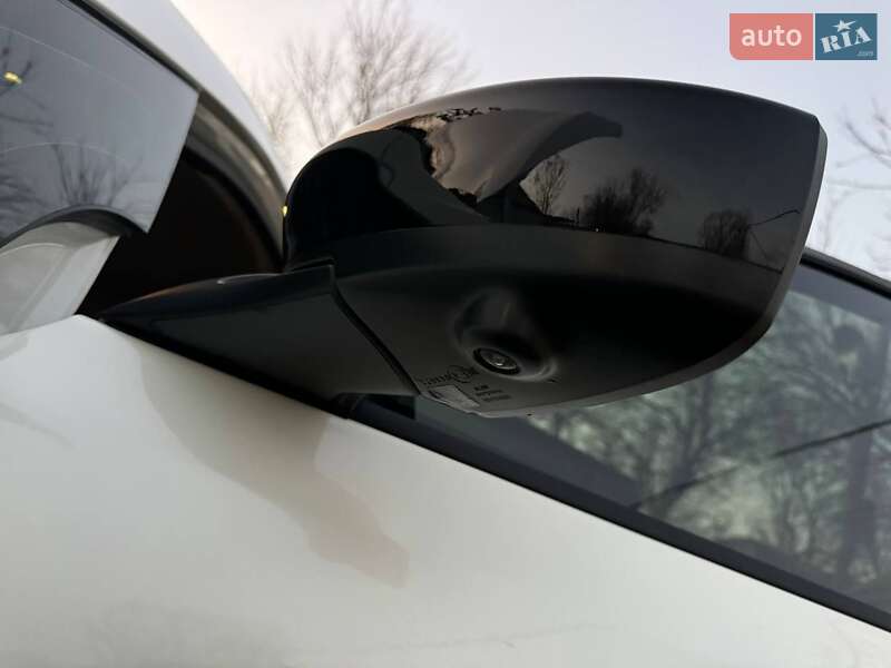 Хетчбек Nissan Leaf 2023 в Дніпрі