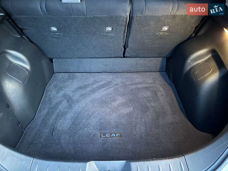 Хетчбек Nissan Leaf 2023 в Дніпрі