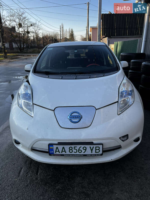 Хэтчбек Nissan Leaf 2014 в Киеве фото Хэтчбек Nissan Leaf 2014 в Киеве