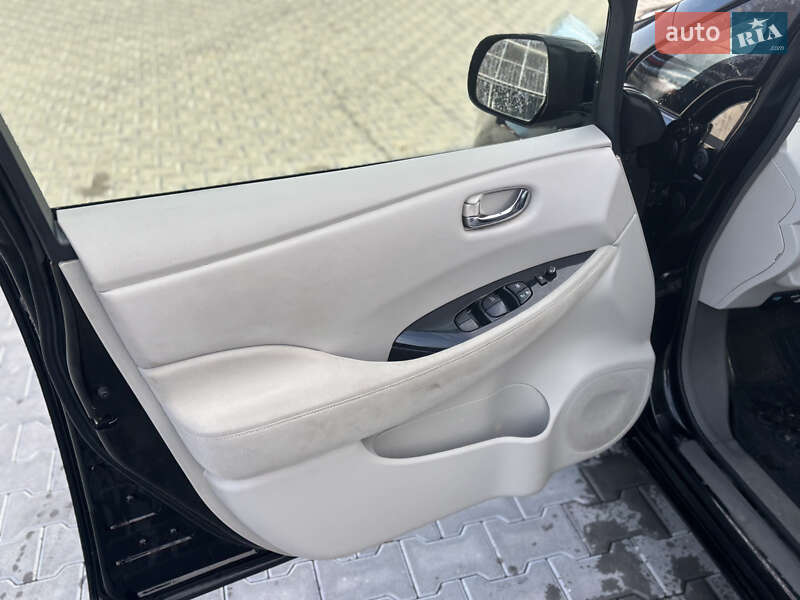 Хетчбек Nissan Leaf 2012 в Володимирі фото 12 Хетчбек Nissan Leaf 2012 в Володимирі