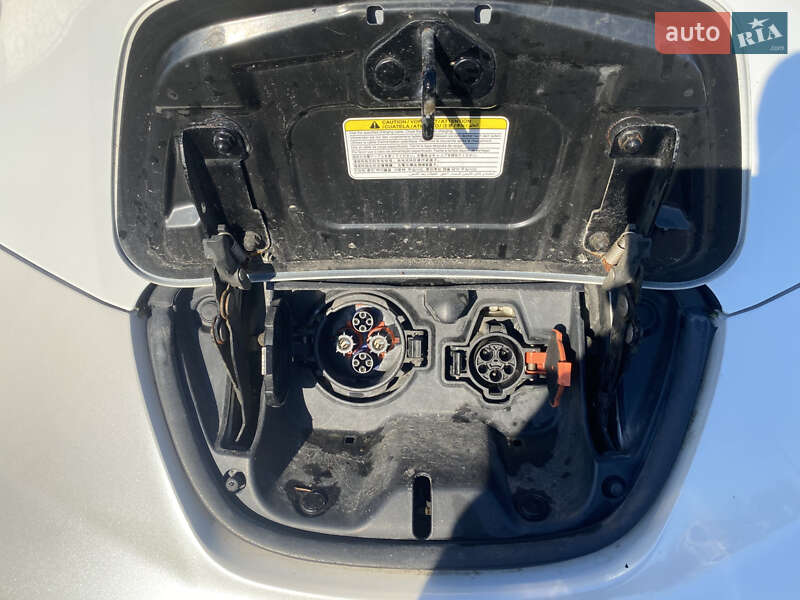 Хэтчбек Nissan Leaf 2014 в Радивилове