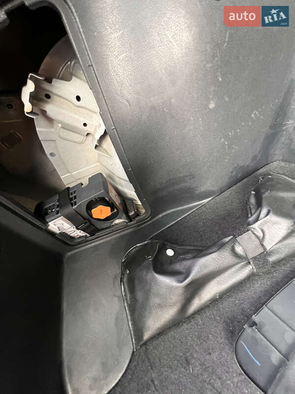 Хэтчбек Nissan Leaf 2015 в Житомире фото 24 Хэтчбек Nissan Leaf 2015 в Житомире