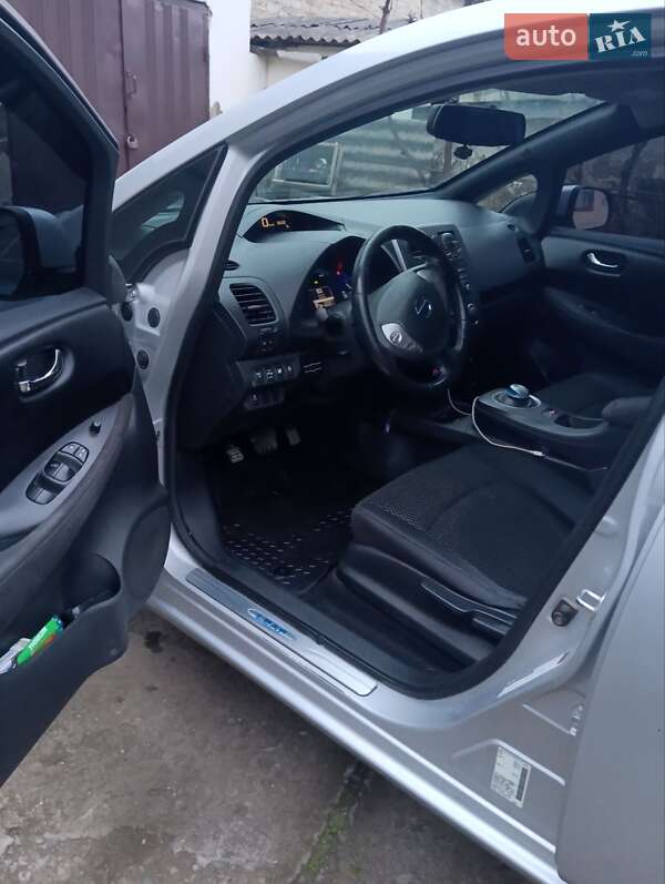 Хэтчбек Nissan Leaf 2013 в Каменец-Подольском фото 5 Хэтчбек Nissan Leaf 2013 в Каменец-Подольском